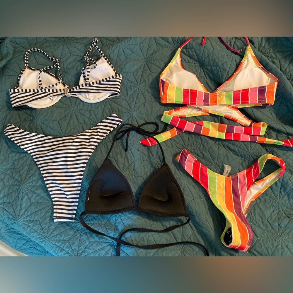 Small Bikinis - Picture 2 of 2